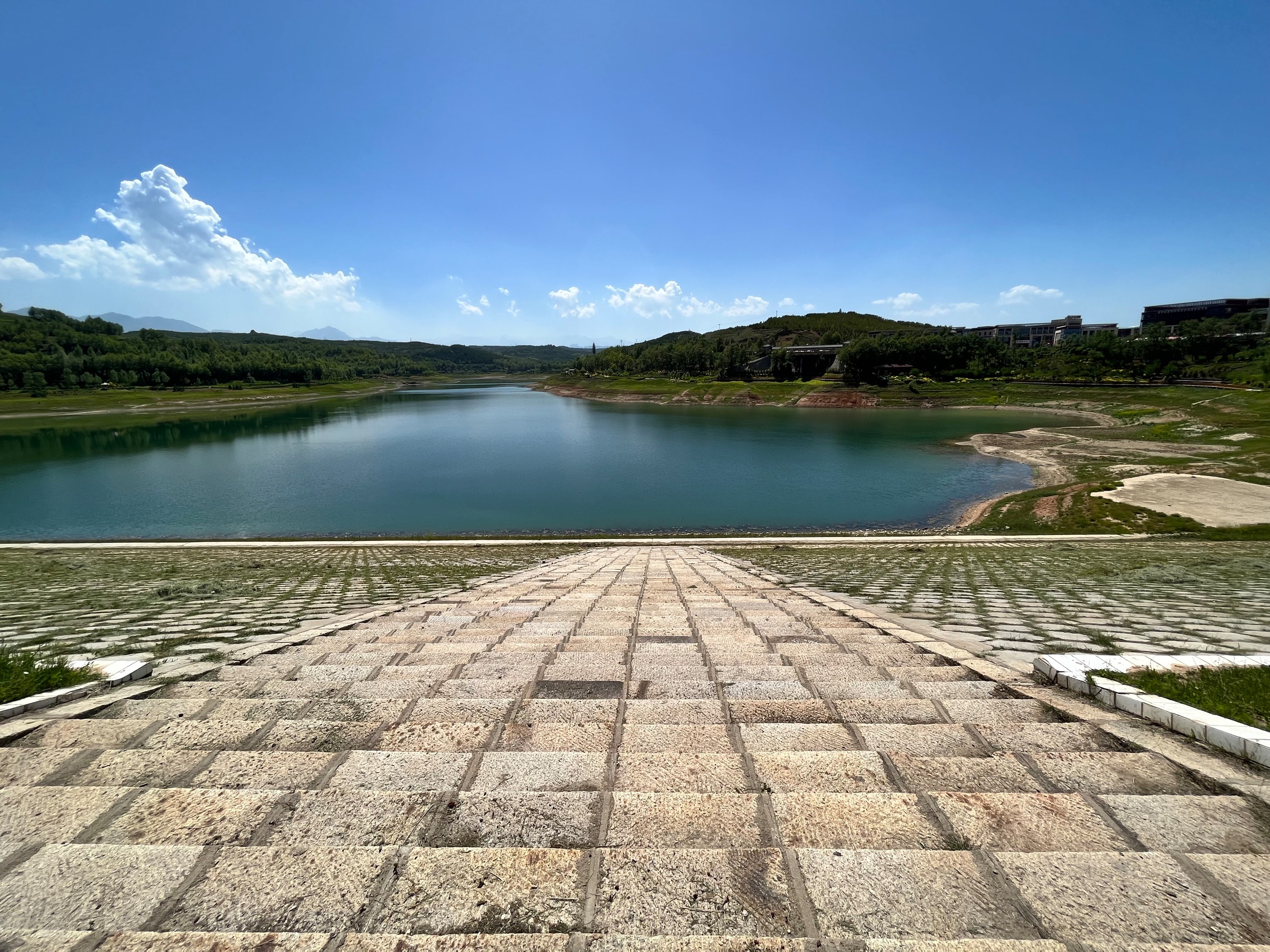 The dam and lake of Lianhu Reservoir